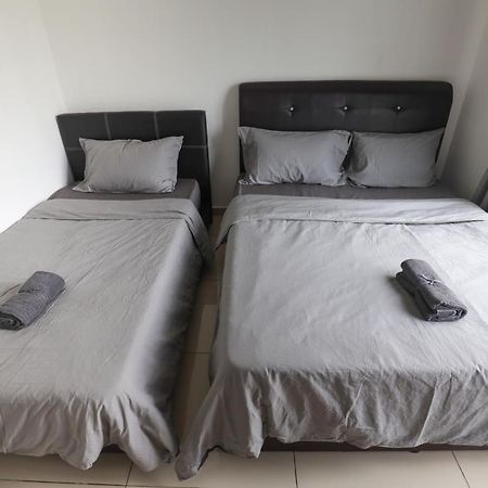 Cozy 3-Bedroom Condo With Pool - Seri Kembangan Zewnętrze zdjęcie
