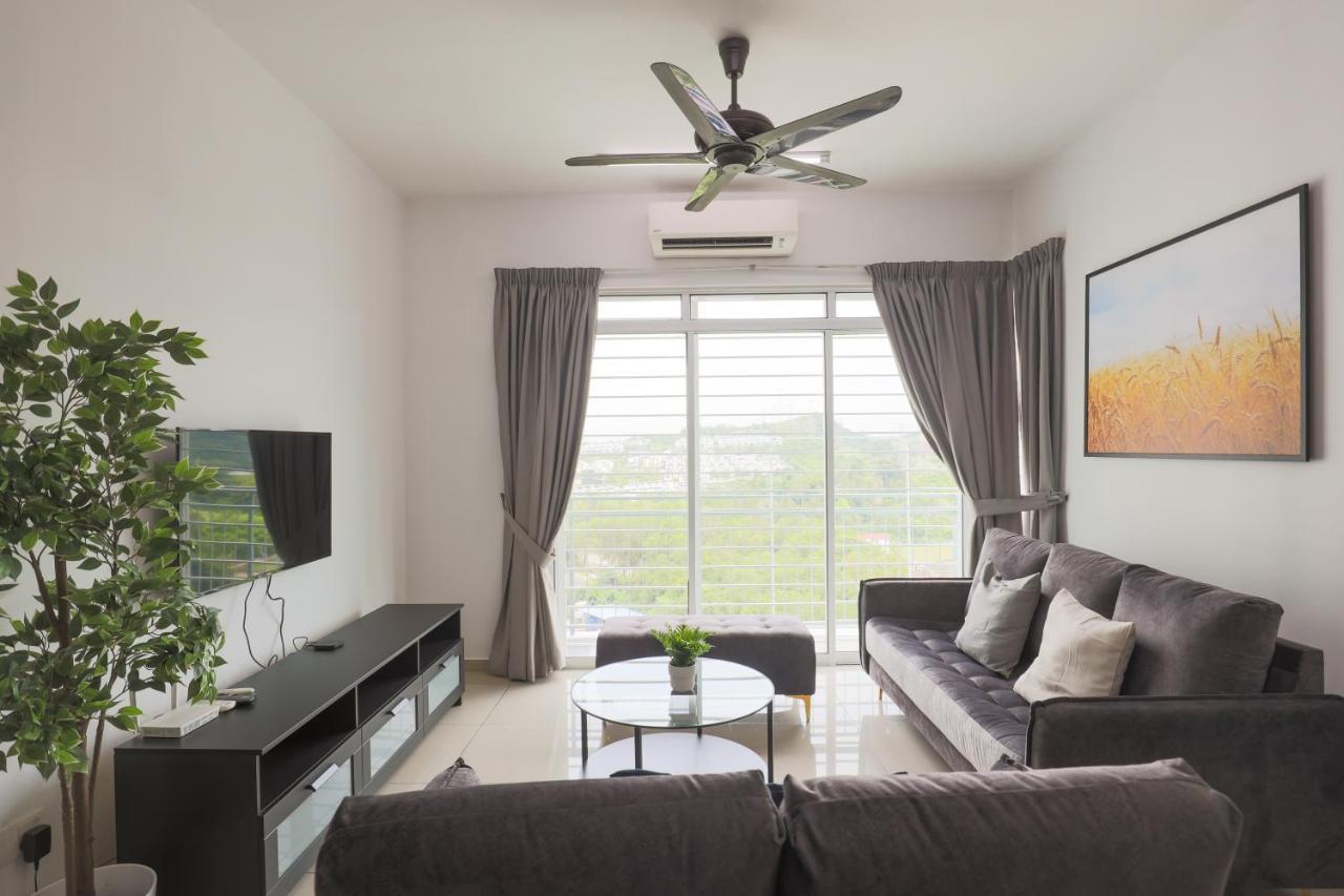 Cozy 3-Bedroom Condo With Pool - Seri Kembangan Zewnętrze zdjęcie