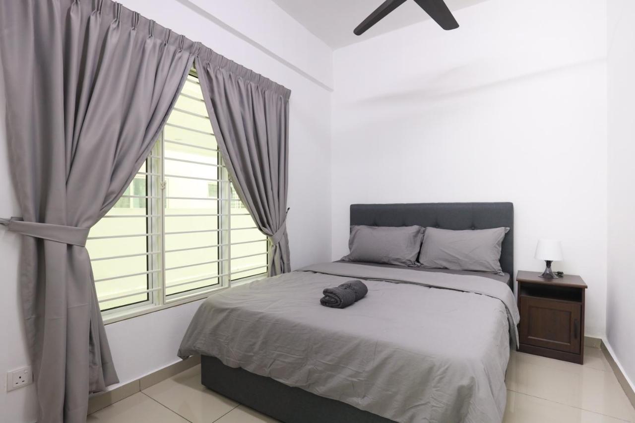 Cozy 3-Bedroom Condo With Pool - Seri Kembangan Zewnętrze zdjęcie