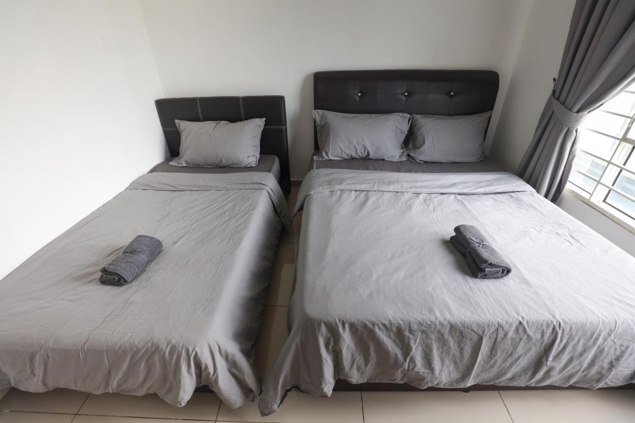 Cozy 3-Bedroom Condo With Pool - Seri Kembangan Zewnętrze zdjęcie