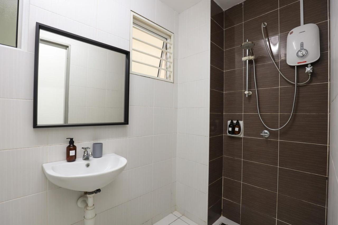 Cozy 3-Bedroom Condo With Pool - Seri Kembangan Zewnętrze zdjęcie