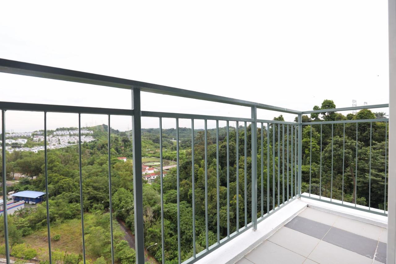 Cozy 3-Bedroom Condo With Pool - Seri Kembangan Zewnętrze zdjęcie