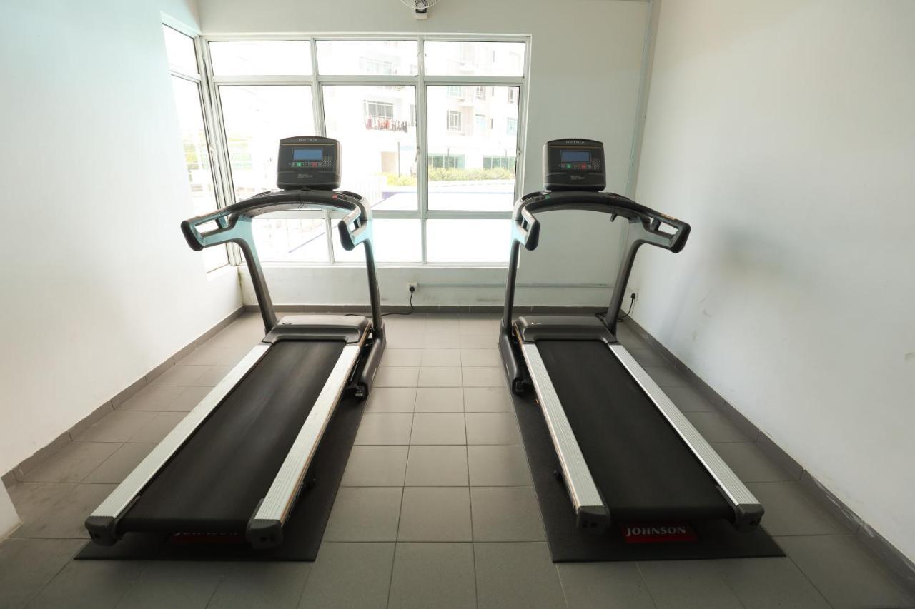 Cozy 3-Bedroom Condo With Pool - Seri Kembangan Zewnętrze zdjęcie
