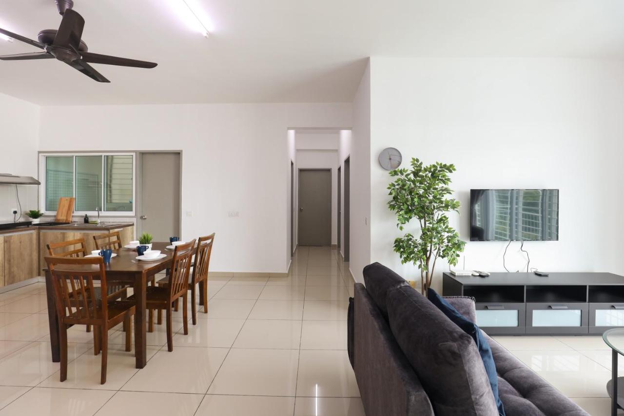 Cozy 3-Bedroom Condo With Pool - Seri Kembangan Zewnętrze zdjęcie